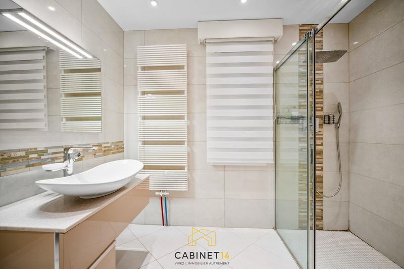 Maison - 328 m² - 8 pièces