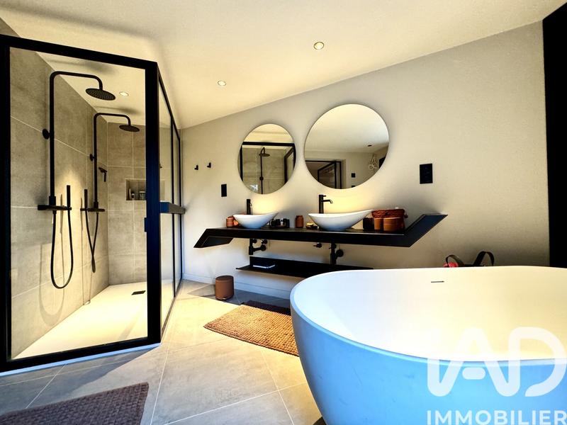 Maison - 210 m² - 5 pièces