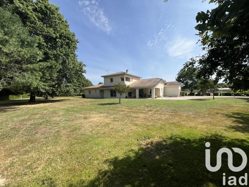 Maison - 221 m² - 6 pièces