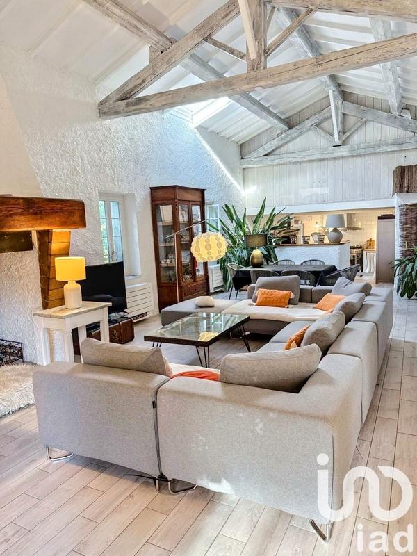 Maison - 252 m² - 12 pièces