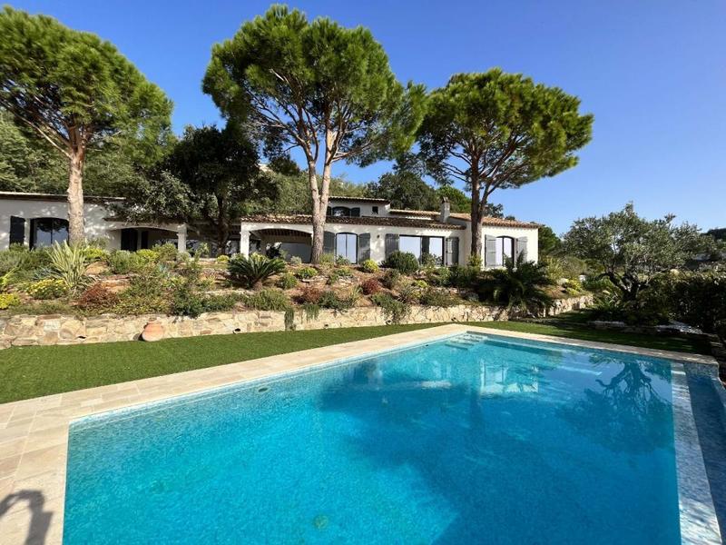 Maison - 280 m² - 8 pièces