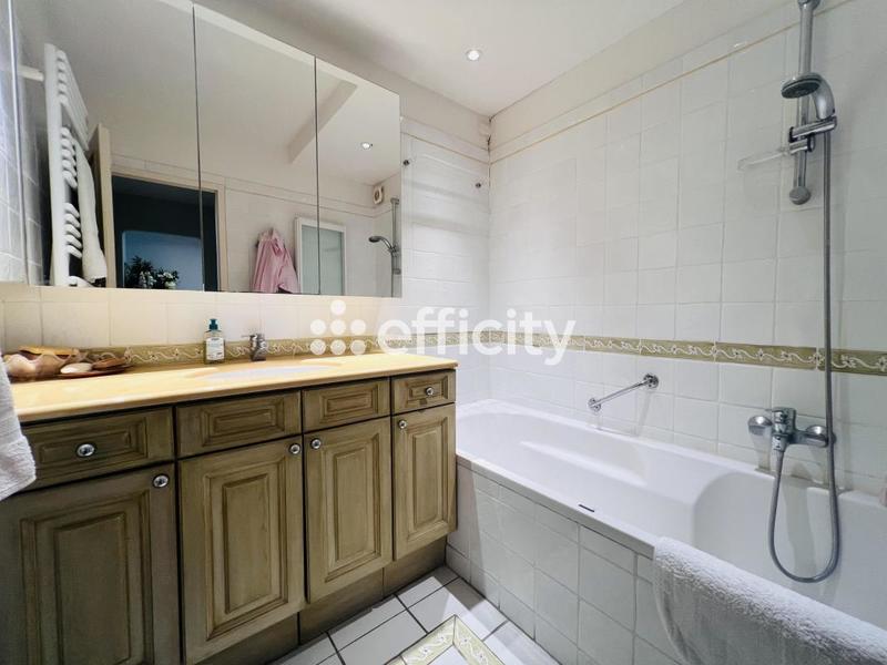 Appartement - 75 m² - 3 pièces