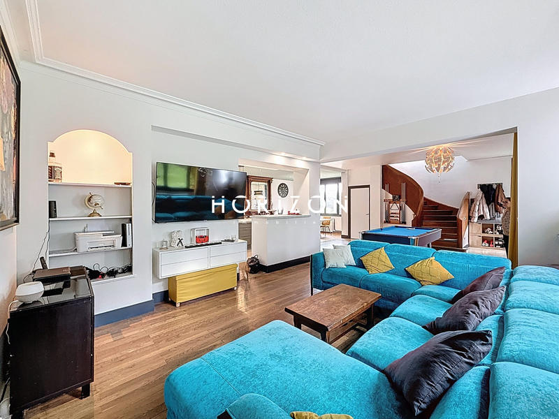 Maison - 202 m² - 7 pièces