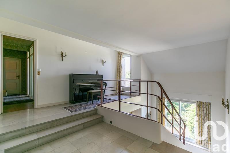 Maison - 230 m² - 12 pièces