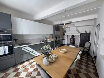 Maison - 278 m² - 9 pièces