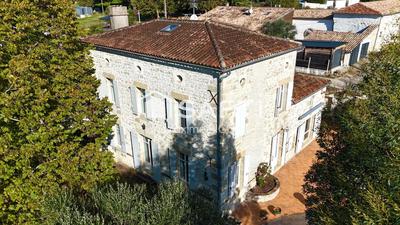 Maison - 284 m² - 8 pièces