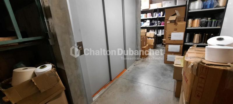 Entrepôt - 887 m²