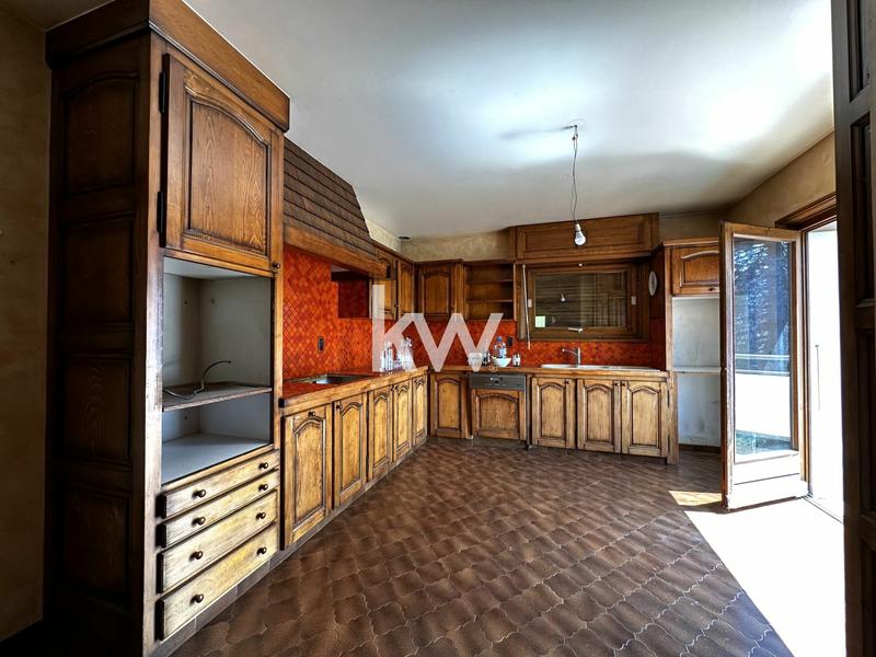 Maison - 365 m² - 17 pièces