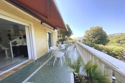 Maison - 180 m² - 5 pièces