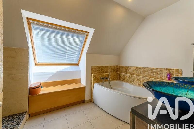 Maison - 232 m² - 8 pièces