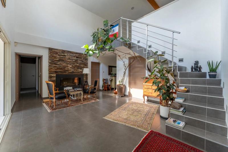 Propriété - 215 m² - 9 pièces