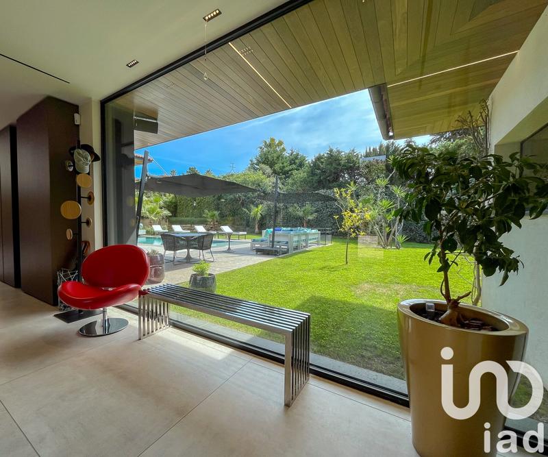 Maison - 300 m² - 5 pièces