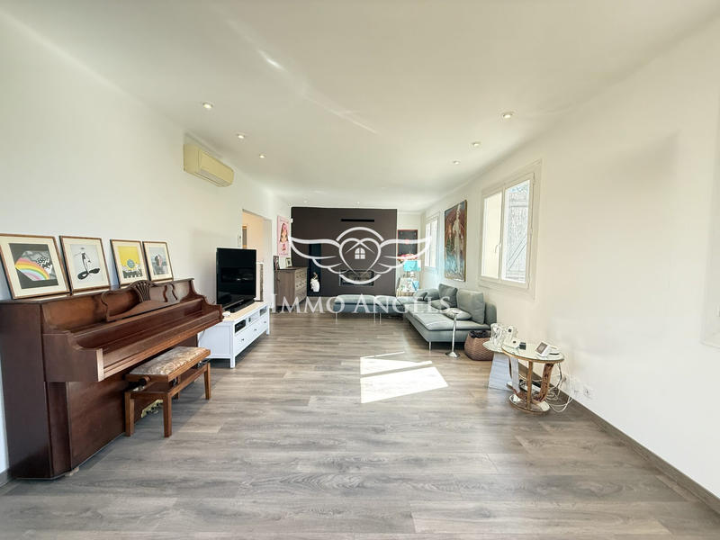 Maison - 220 m² - 7 pièces