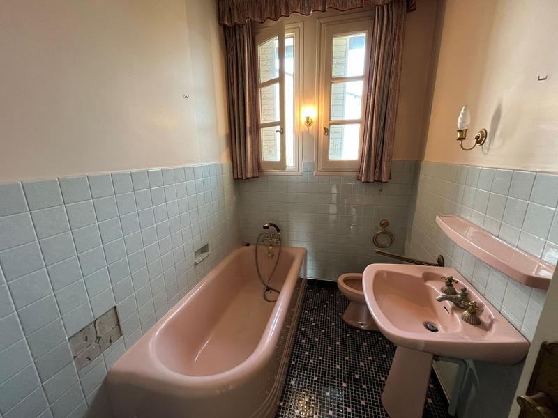 Maison traditionnelle - 256 m² - 9 pièces