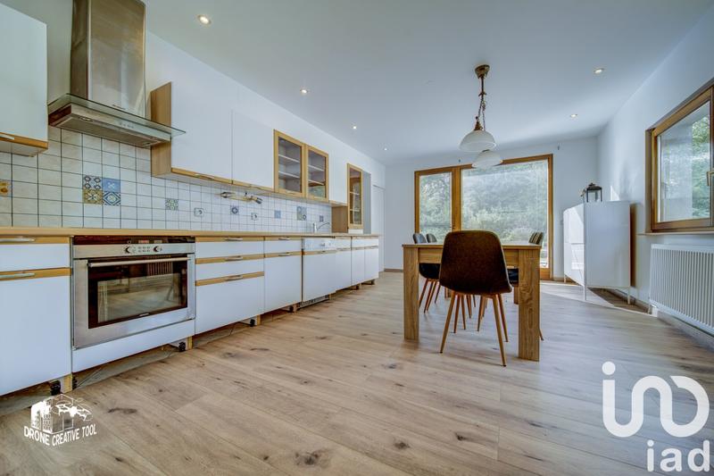 Maison - 227 m² - 8 pièces