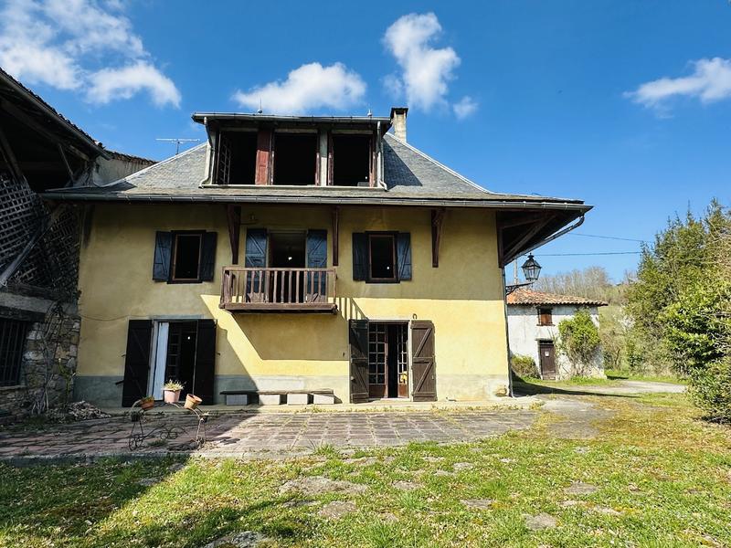 Propriété - 300 m² - 7 pièces