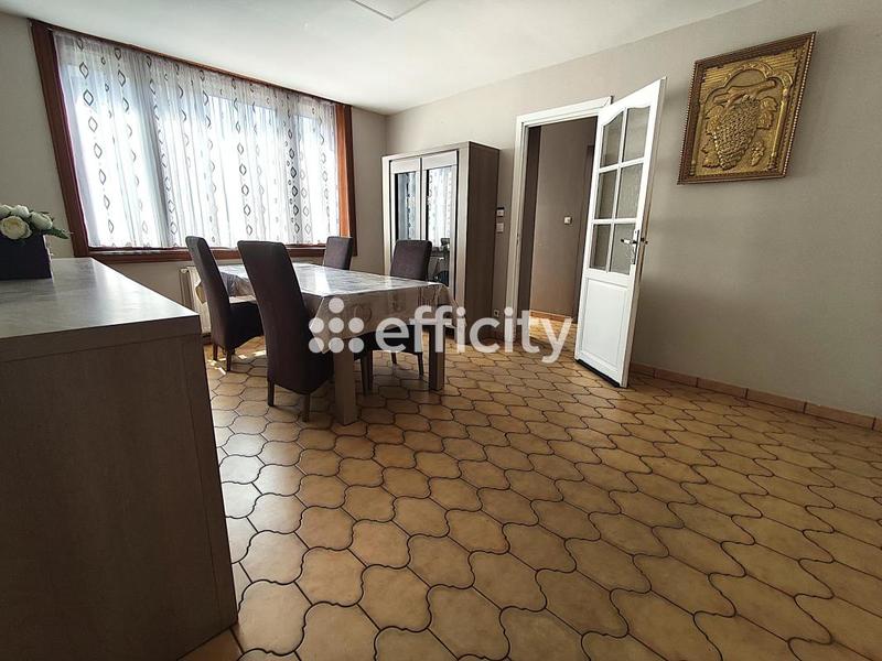 Maison - 205 m² - 9 pièces