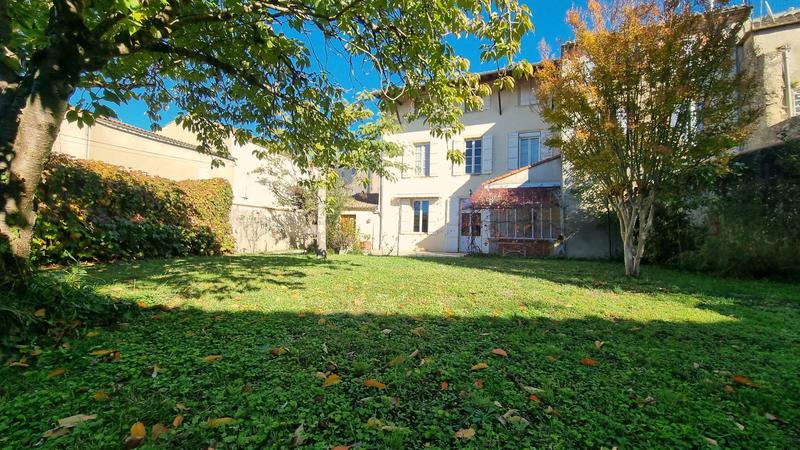 Maison - 246 m² - 7 pièces