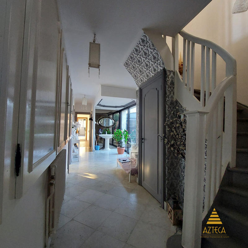 Maison - 315 m² - 11 pièces