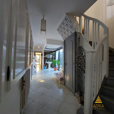 Maison - 315 m² - 11 pièces