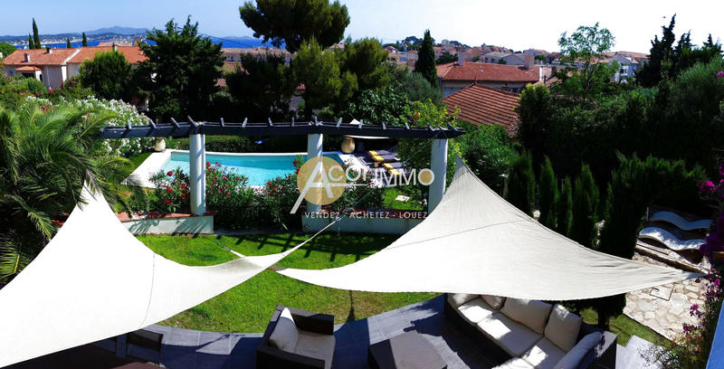 Maison - 250 m² - 8 pièces