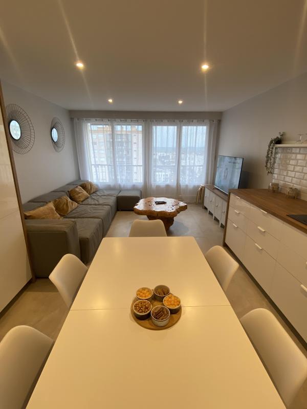 Appartement - 90 m² - 6 pièces