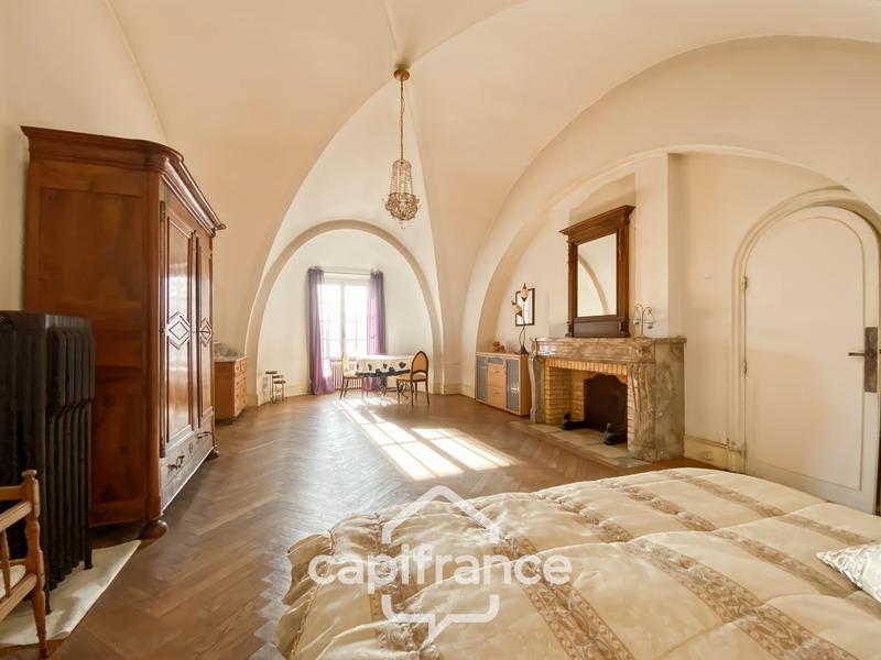 Maison - 318 m² - 8 pièces