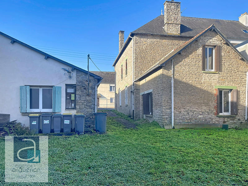 Maison - 213 m² - 9 pièces