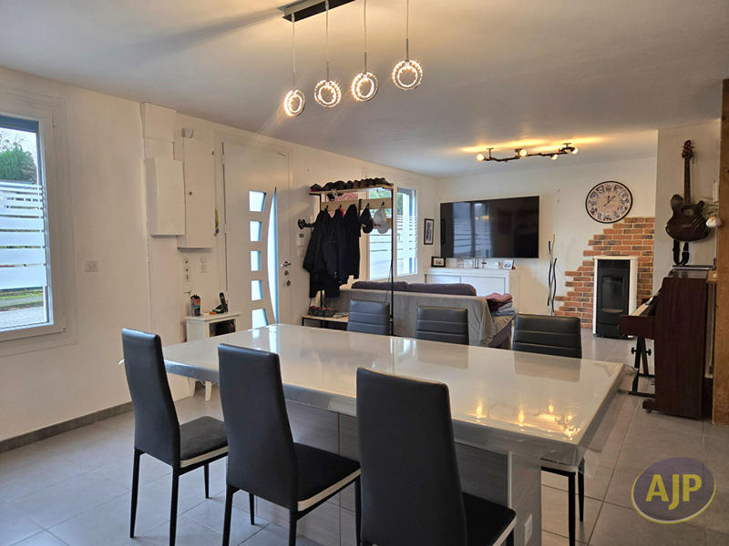 Maison - 95 m² - 5 pièces