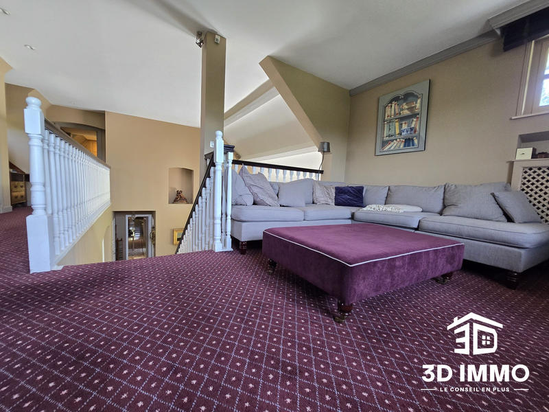 Maison - 275 m² - 12 pièces