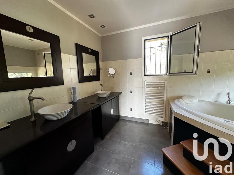 Maison - 220 m² - 7 pièces