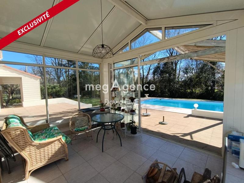 Maison traditionnelle - 212 m² - 8 pièces