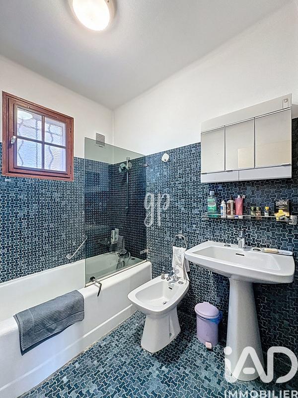 Maison - 233 m² - 7 pièces