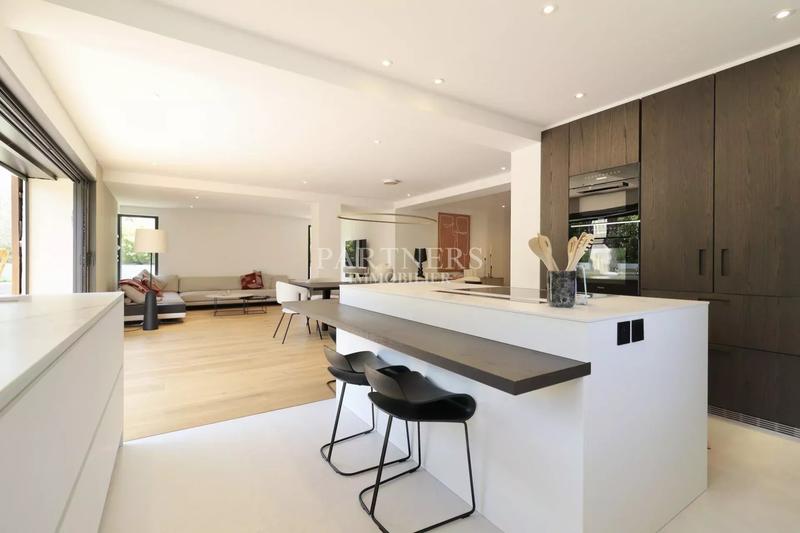 Maison - 240 m² - 6 pièces