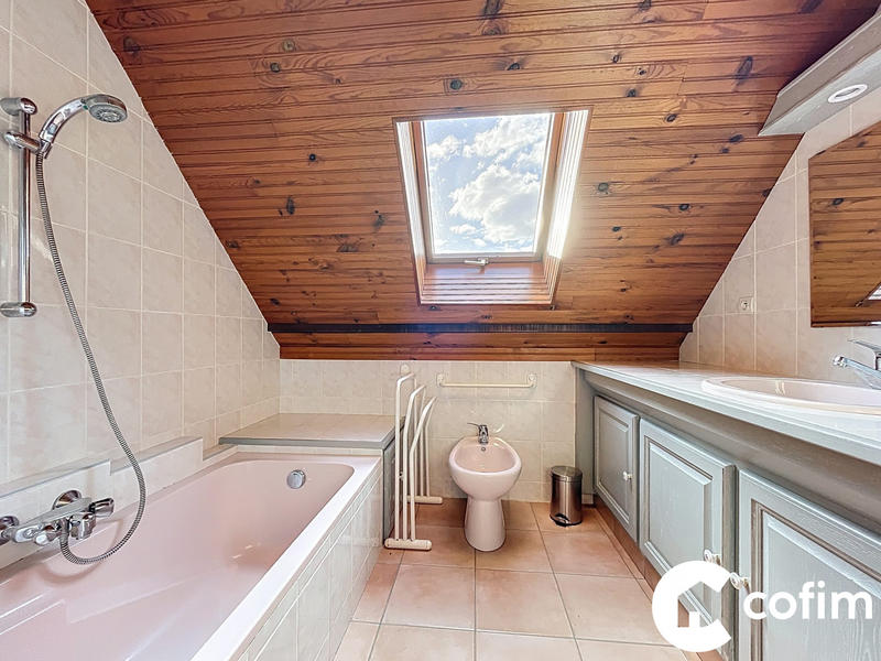 Maison - 258 m² - 12 pièces