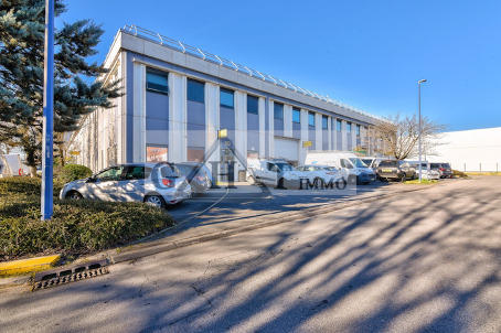 Entrepôt - 1 300 m²