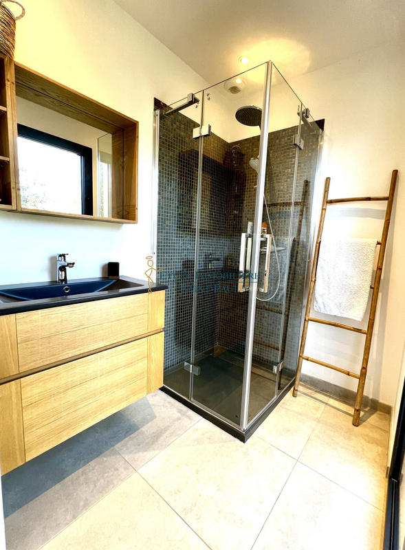 Villa - 200 m² - 7 pièces