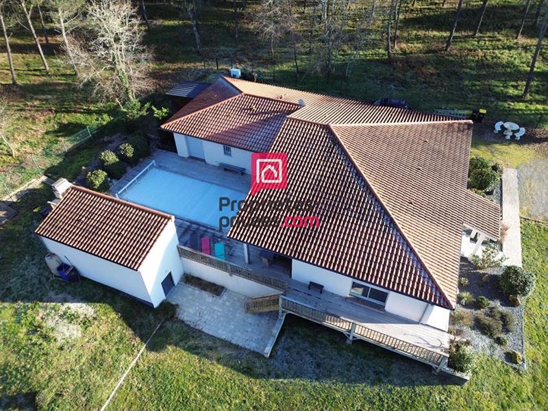 Maison - 200 m² - 7 pièces