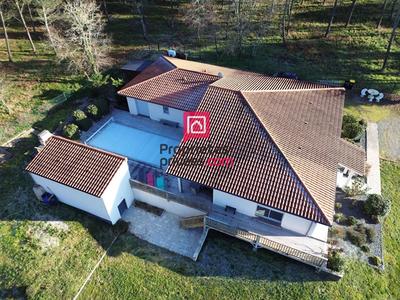 Maison - 200 m² - 7 pièces