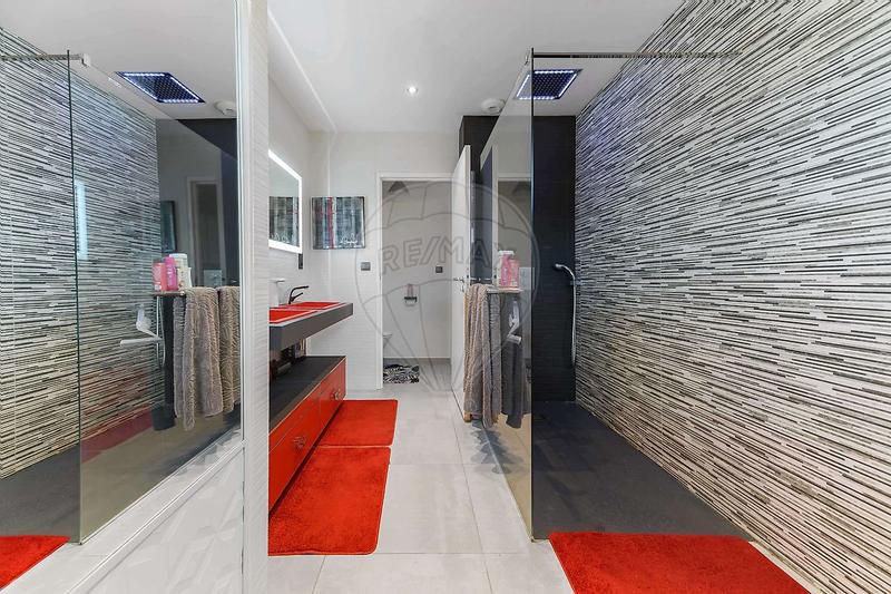 Villa - 277 m² - 10 pièces