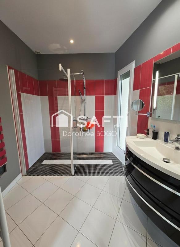 Maison - 180 m² - 5 pièces