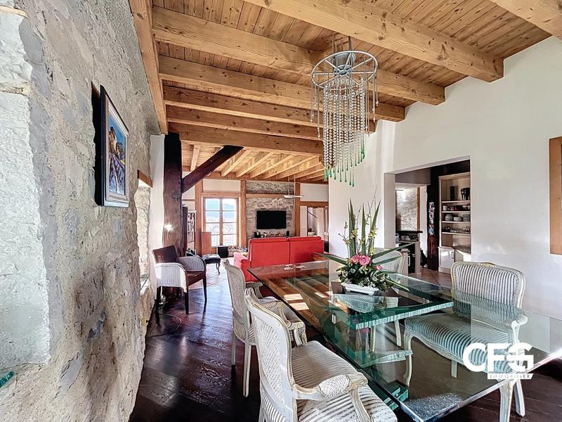 Maison - 228 m² - 7 pièces