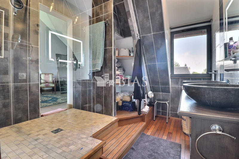 Maison - 175 m² - 7 pièces