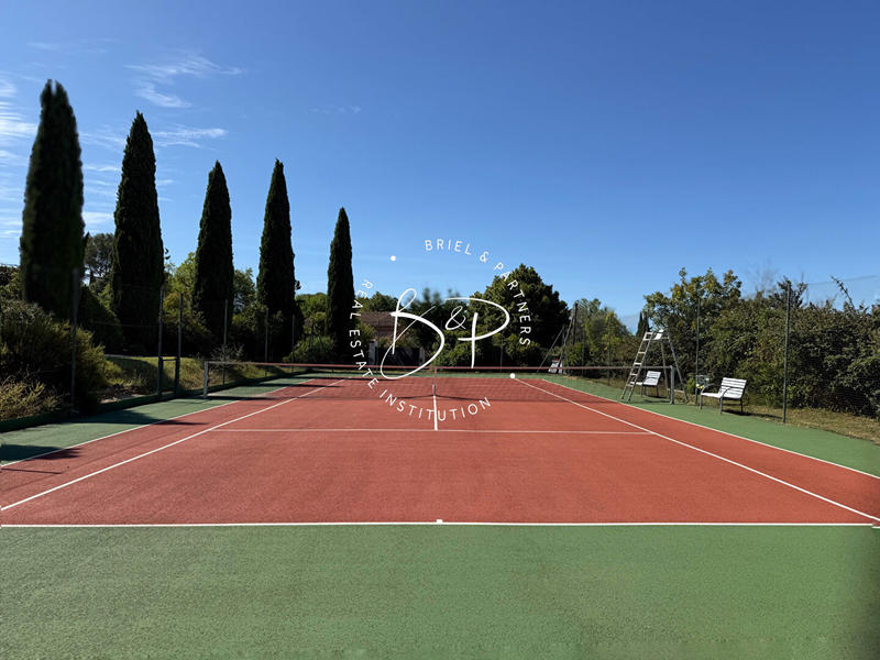 Maison - 293 m² - 11 pièces