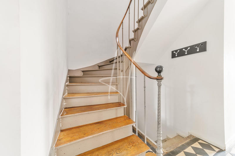 Maison - 220 m² - 9 pièces