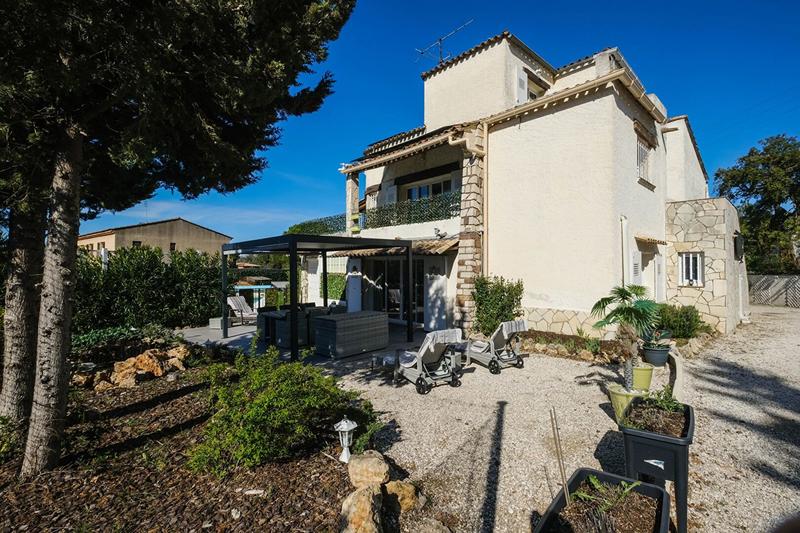 Villa - 278 m² - 7 pièces