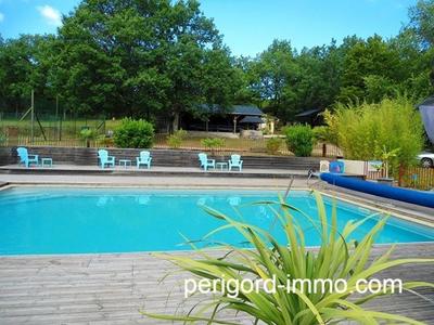 Maison traditionnelle - 641 m² - 23 pièces