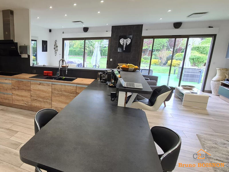 Maison - 317 m² - 8 pièces