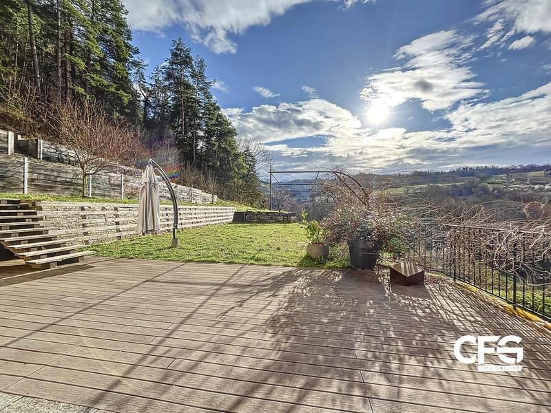 Maison - 228 m² - 7 pièces