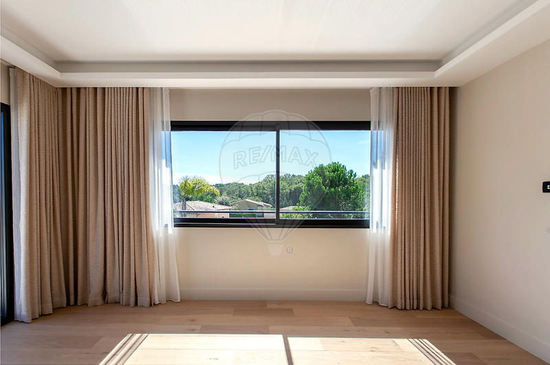 Maison - 280 m² - 8 pièces